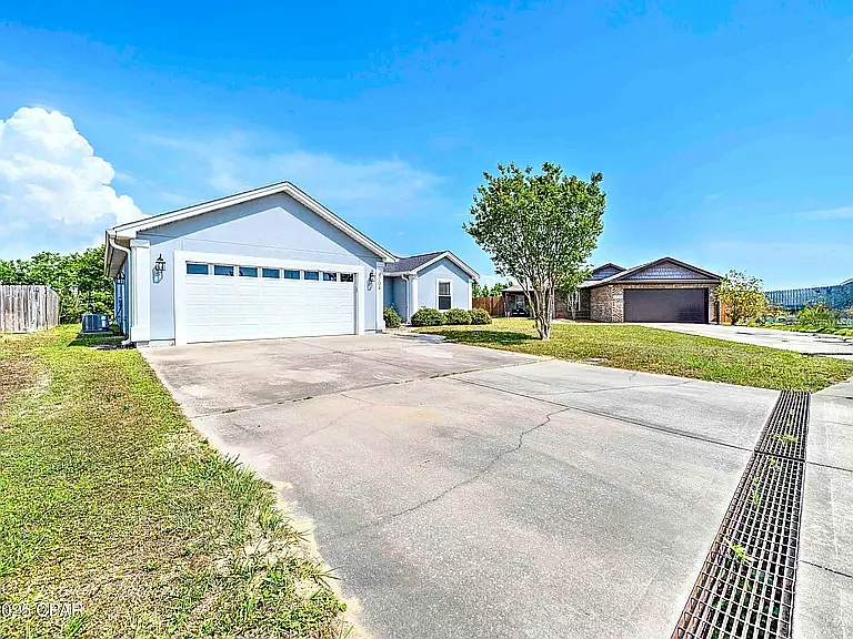 4704 Shannon Ln — Photo 3