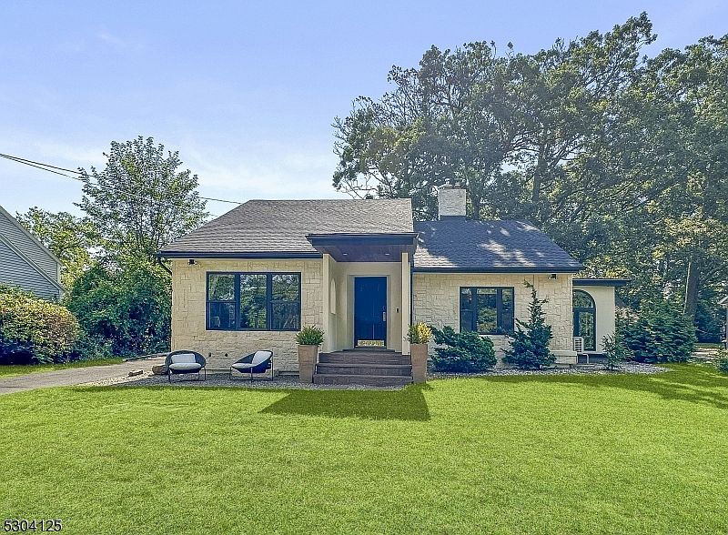 1st image of 662 Prospect Ave