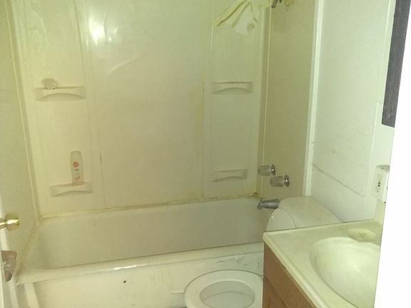 3rd image of 5266 Beacon Ave