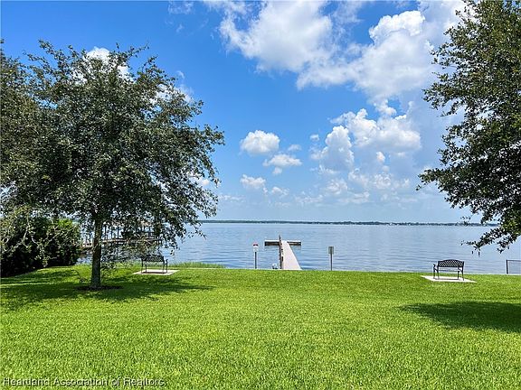 4th image of 529 Sunset Pointe Dr