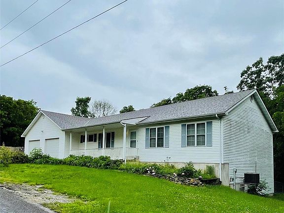3rd image of 1521 Kenmore Dr