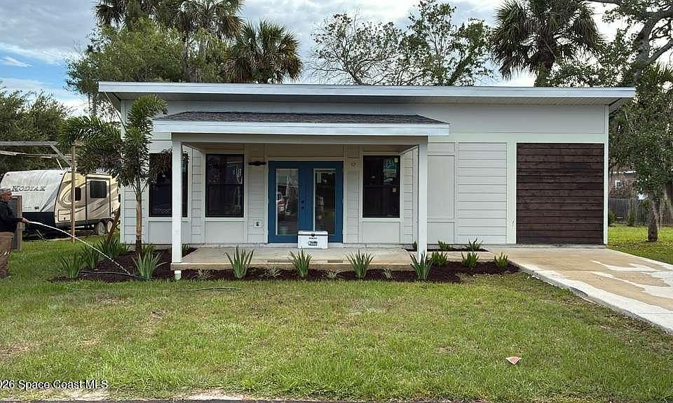 1st image of 210 Flamingo Dr