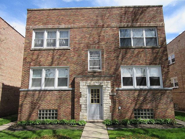 1st image of 2846 W Summerdale Ave