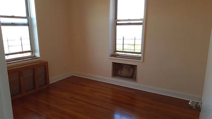 Rented by Realty Queens LLC | media 3