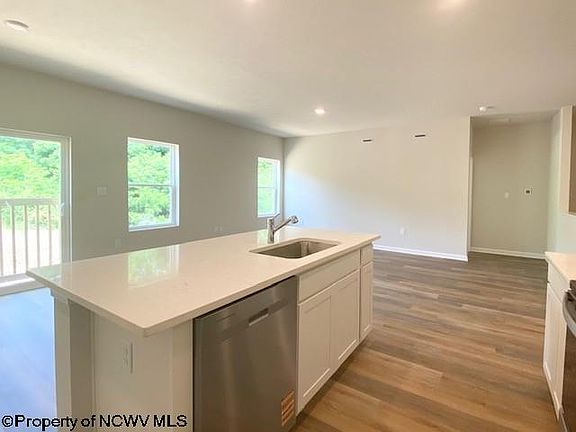 5th image of 815 Bogey Ln