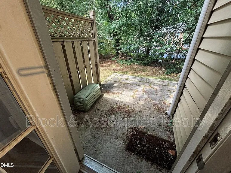 4808 Blue Bird Ct #D — Photo 32