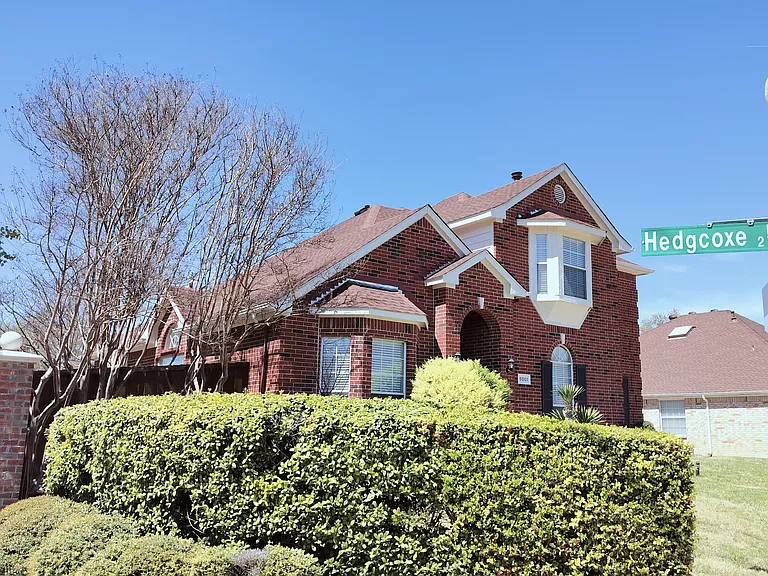 8001 Case Dr — Photo 3