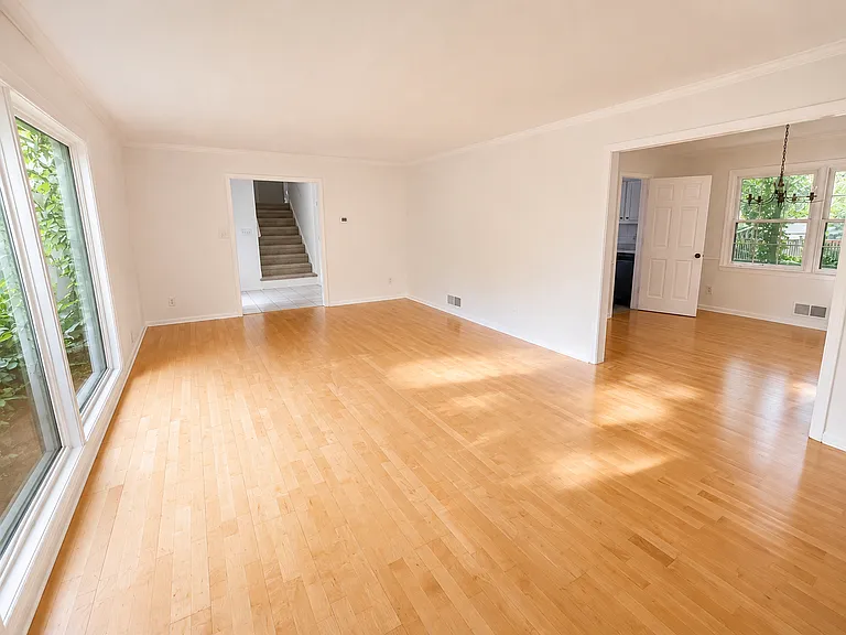 1690 Manhasset Dr — Photo 6