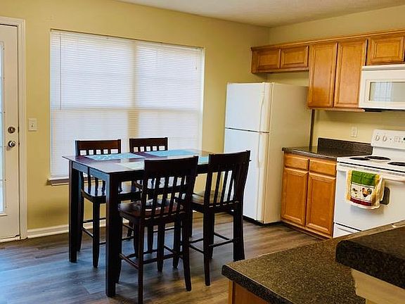 5th image of 430 Arapaho Dr