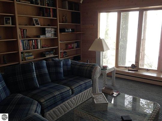 5th image of 2062 Birchview Dr