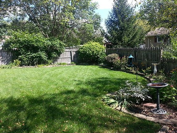 3rd image of 971 Heritage Dr