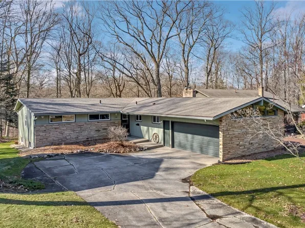 1750 Karg Dr, Akron, OH 44313