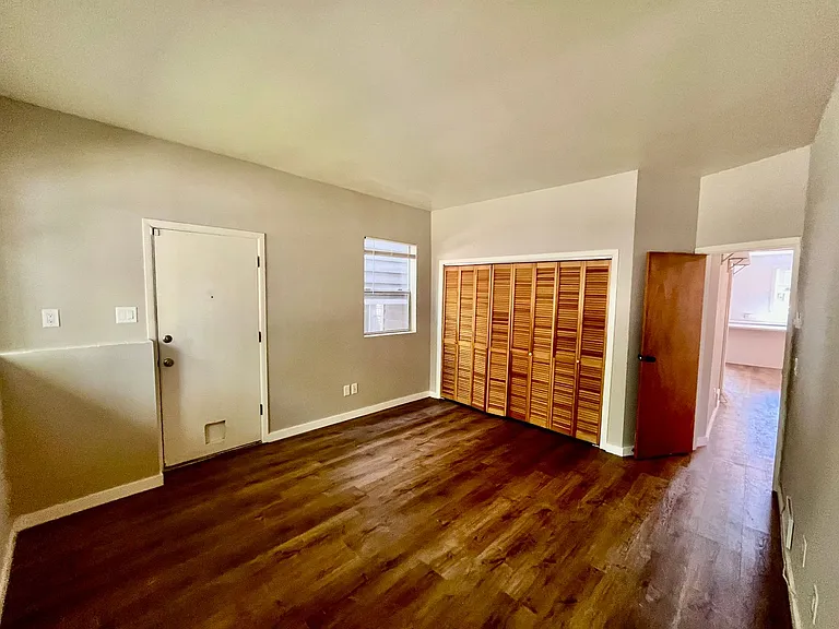 2606 E Madison St — Photo 9
