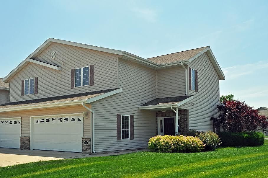 Spacious 3 Bed 2.5 Bath Beautiful Condo