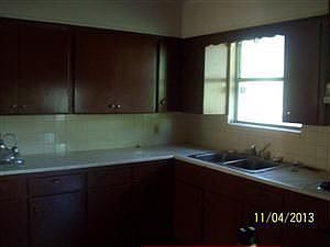 3rd image of 707 Oak Forest Dr