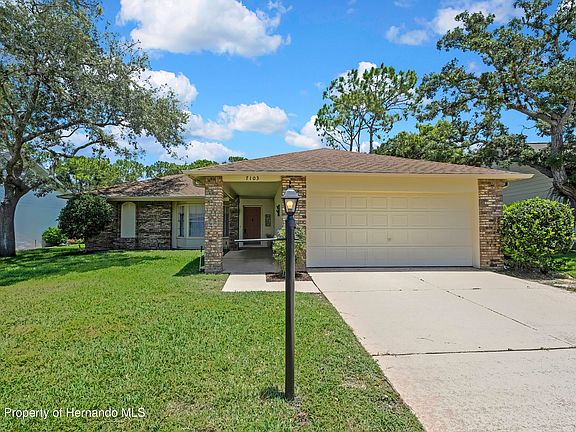 3rd image of 7103 Crown Oaks Dr