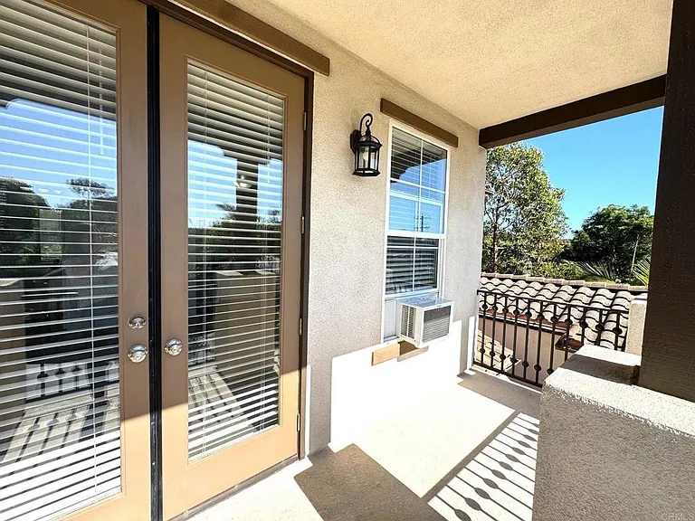 653 Beach St — Photo 20