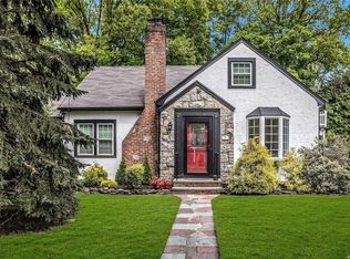 9 Downing St, Williston Park, NY 11596