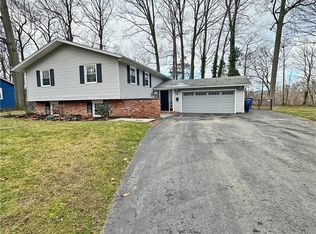 200 Courtly Cir, Rochester, NY 14615