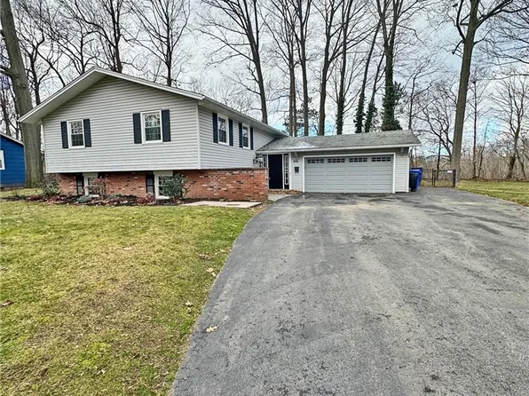 200 Courtly Cir, Rochester, NY 14615