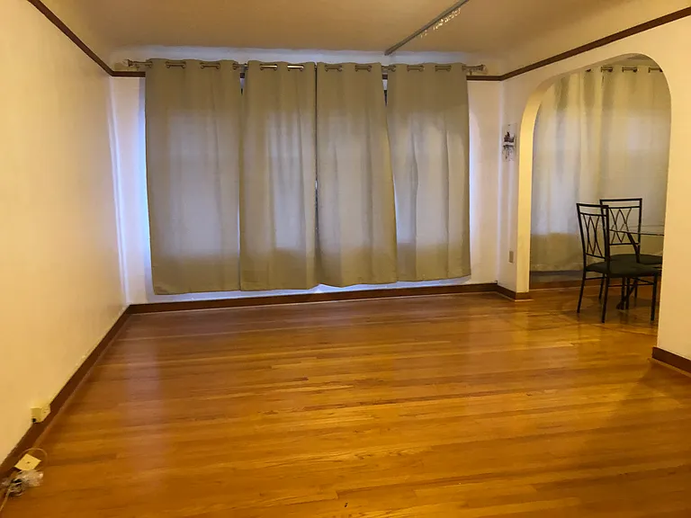 4235 Brooklyn Ave NE — Photo 8