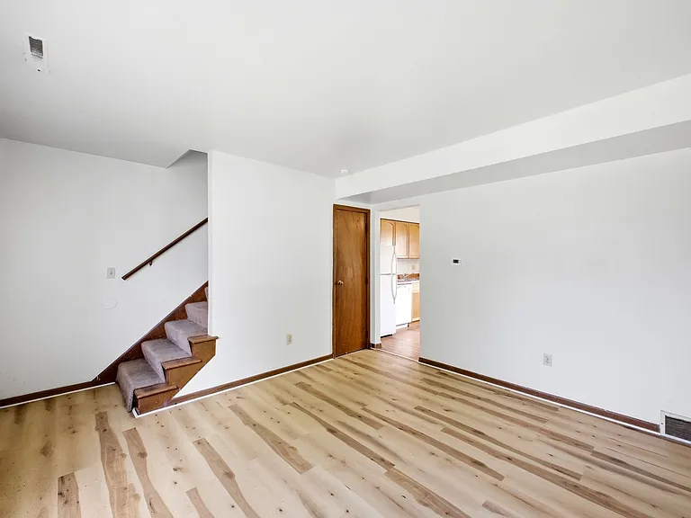 1567-1579 Briarwood Ave — Photo 5