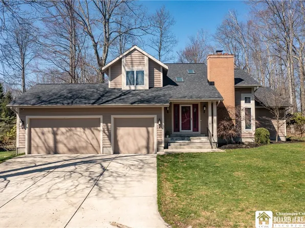 61 Parkdale Dr, Jamestown, NY 14701