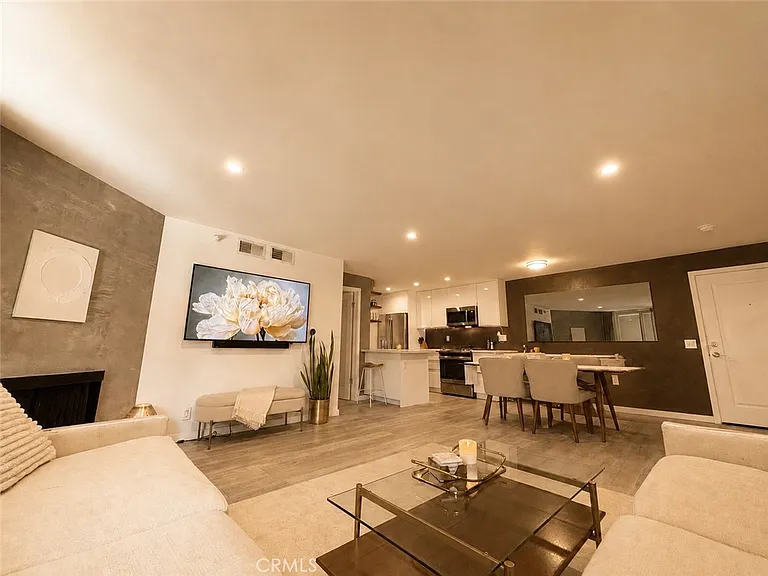7320 Hawthorn Ave #206 — Photo 2
