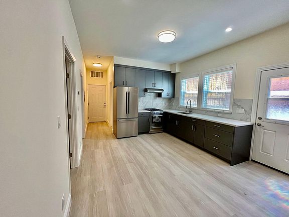 4th image of 821 Hickory Pl #B