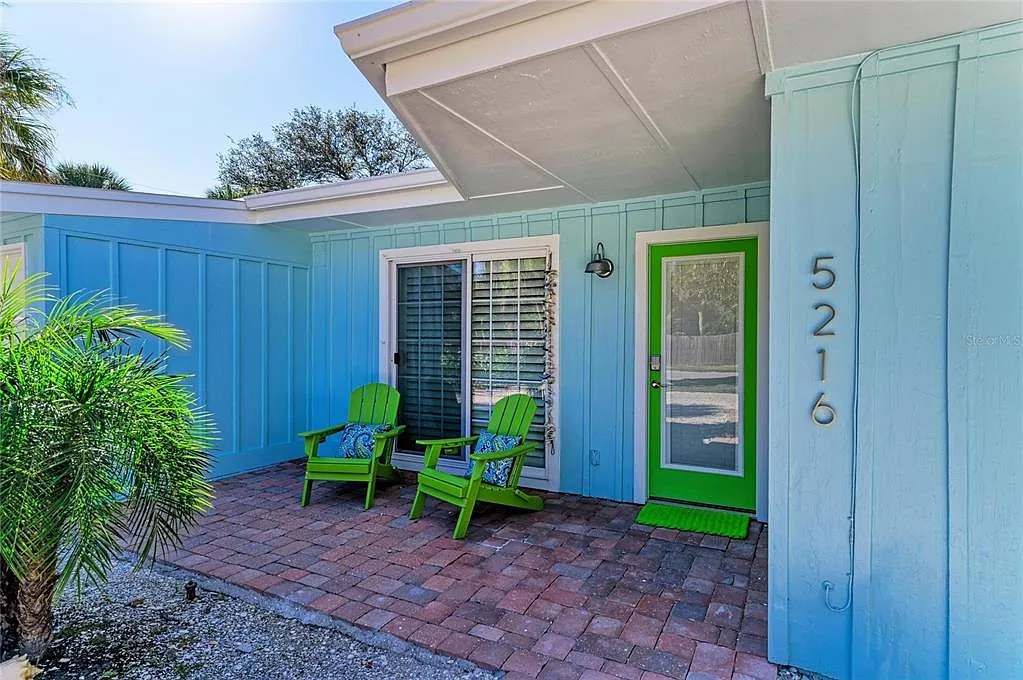 3 bed, 2.0 bath, 1290 sqft, $8,500 — Photo 4