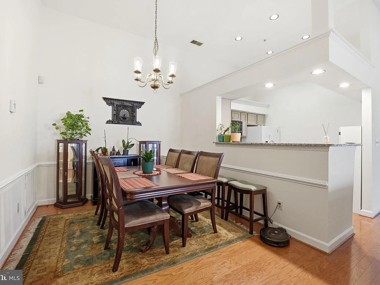 2 bed, 2.0 bath, 1220 sqft, $2,600 — Photo 2
