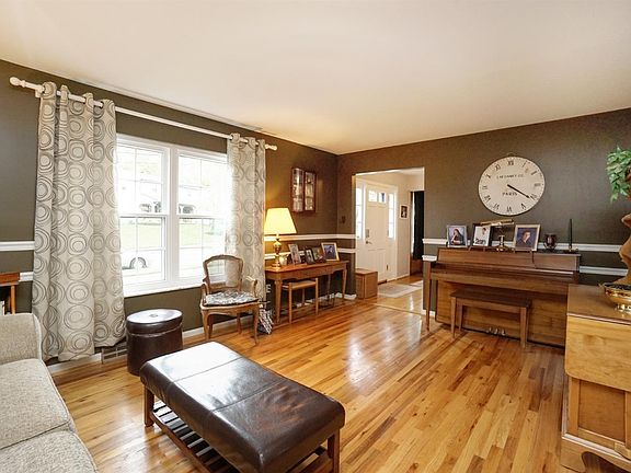 4th image of 3955 Bainbridge Dr