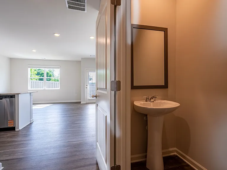 1005 N 2nd Ave NW #1 — Photo 22