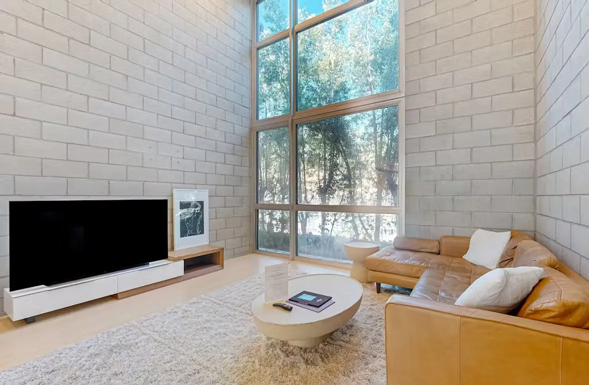 Building Photo - 3450 Cahuenga Blvd W #9