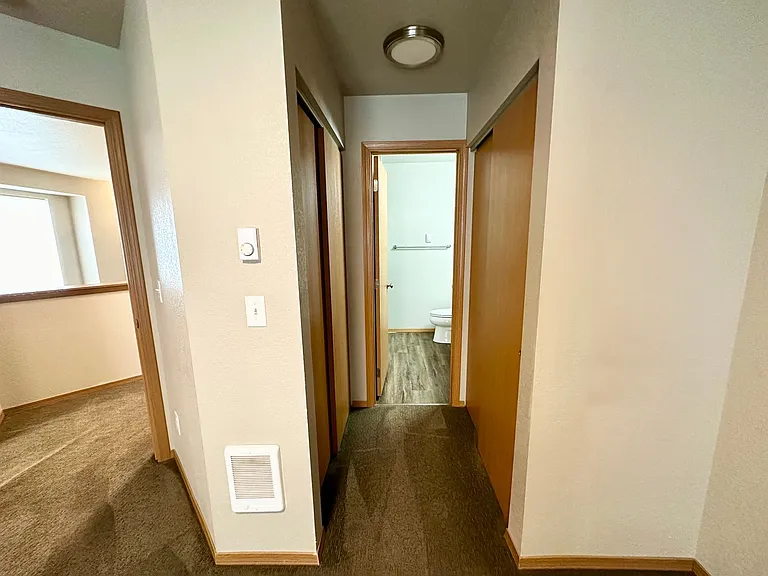 2102 N Yellowstone St — Photo 44