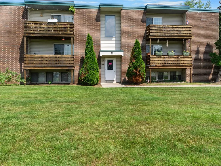 Clay Court Apartments — Photo 32