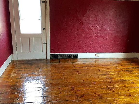 4th image of 256 1/2 W 14th St