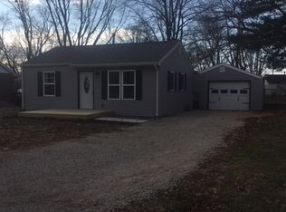 15 Hedge Dr, Springfield, IL 62702