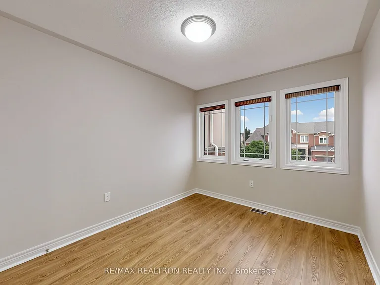 142 Mistywood Cres W — Photo 29