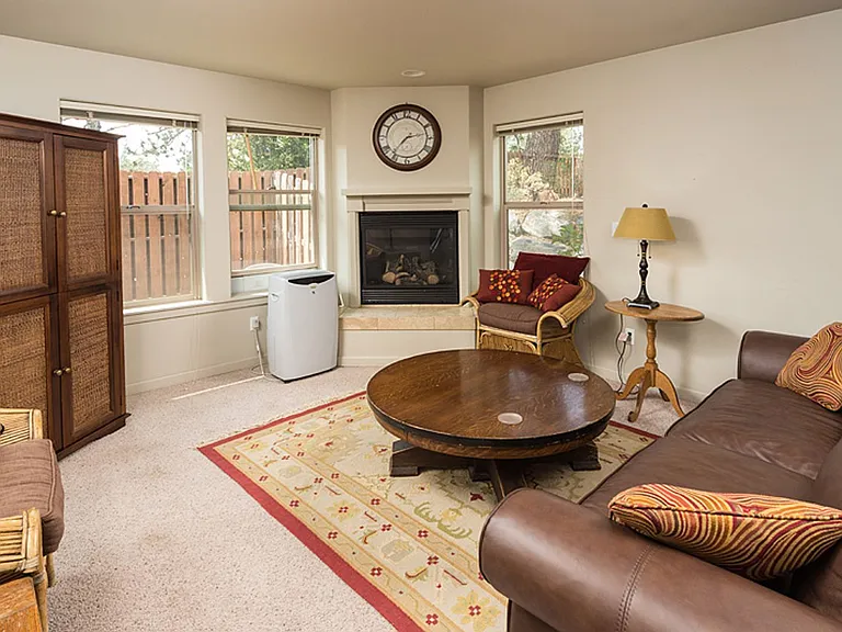 139 SE Heyburn St #3 — Photo 2