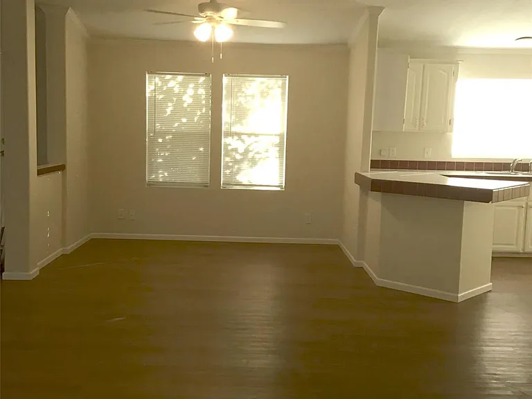 503 S Victoria St — Photo 7