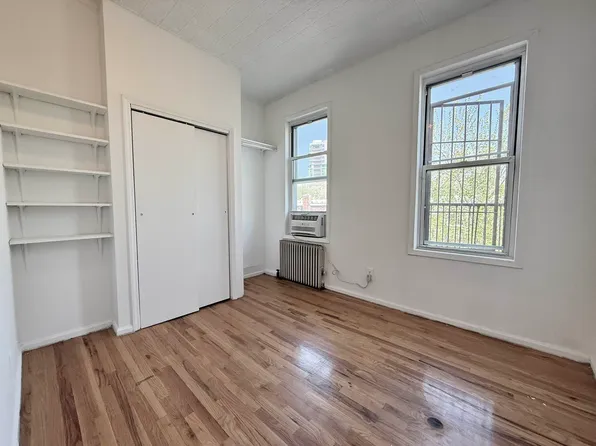 933 Metropolitan Ave APT 3L, Brooklyn, NY 11211