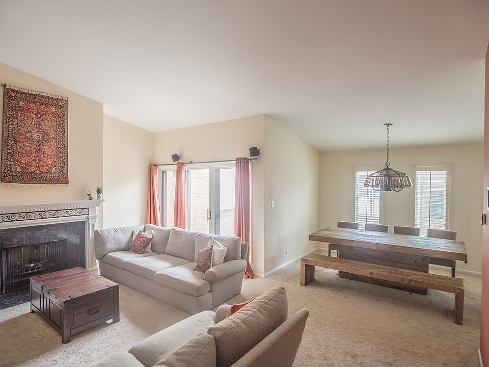 1st image of 19W273 Williamsburg Ct