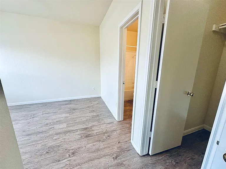 2873 Southampton Way #B — Photo 22