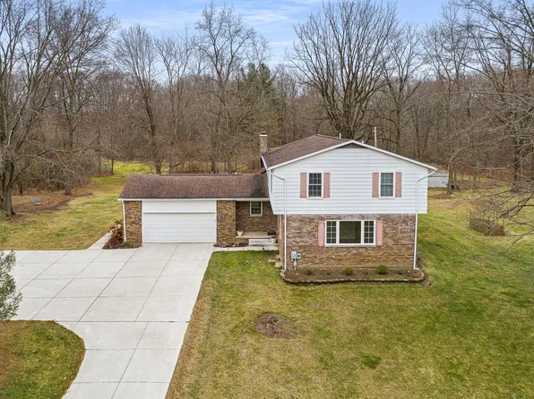 21850 Natasha Ln, South Lyon, MI 48178