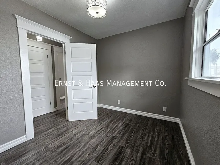755 Elm Ave — Photo 8