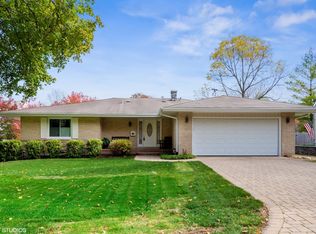 119 N Glendale Ave, Barrington, IL 60010