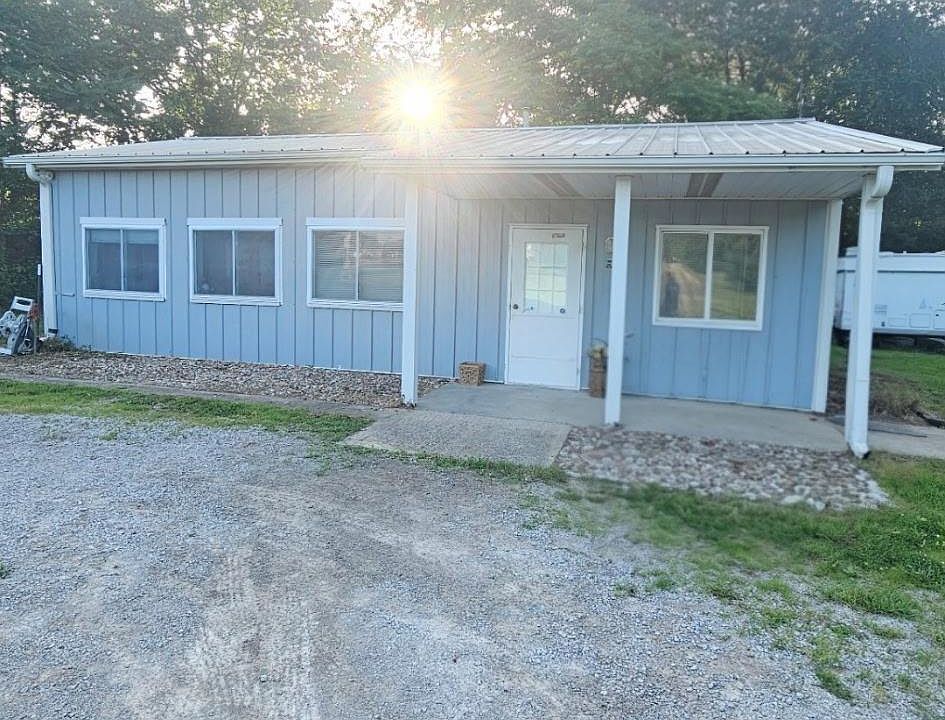 1st image of 1099 N 18th St