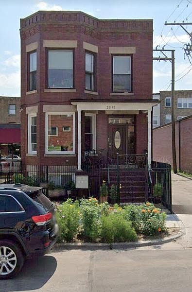 1st image of 2943 W Montrose Ave #2