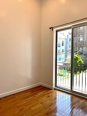 Rented by Compass | media 19